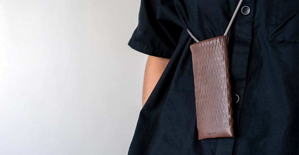 1000x520_FABRIK_皮革隨形貼合伸縮小包_S597001011_02