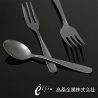 日製熔岩黑石紋路水果甜點匙，包含一把湯匙和兩把叉子，呈現深灰色金屬質感。