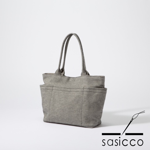 三河木綿刺子織手提托特包，灰色格紋，具備雙提把與多個外袋，材質為棉質。