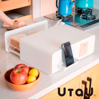 白色抽屜式多功能萬用收納整理櫃，櫃體為簡約的白色塑膠材質，前方有一個可抽出的小抽屜，上面放著一支手機。櫃子內部裝有麵包。