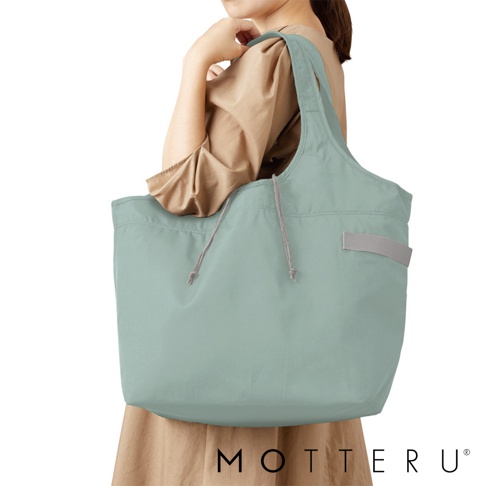 淺綠色大容量束口摺疊保冷托特袋，採用尼龍材質，配有灰色束繩和側邊提環，可立式設計。