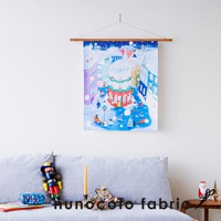 無框帆布藝術海報，描繪聖誕節日雪景，街邊有書店、人們在雪中嬉戲，色彩豐富，有藍色、紅色、黃色及紫色調。