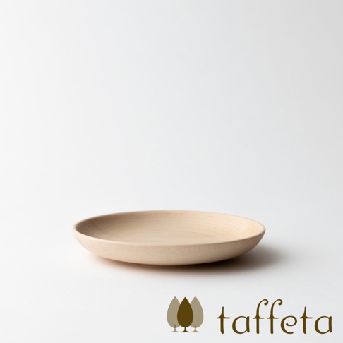 一個淺色的圓形楓木盤，直徑約 16 公分，表面光滑，帶有自然木紋。