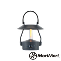 一款深灰色LED提燈，附有黑色提把，燈芯發出暖黃色光芒，底部有ON-OFF與AUTO按鈕。