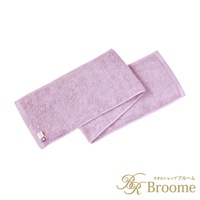 一條淺紫色、長方形的今治毛巾，材質為長毛絨，觸感柔軟，左上角有品牌標籤。