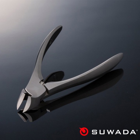 日本職人指甲剪經典款S，銀色不鏽鋼材質，採用人體工學設計，刀刃精緻，適合修剪指甲。