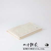 ECOR 天然系人字紋有機棉毛巾，米白色，觸感柔軟，織有明顯的人字紋路，邊緣為白色滾邊。