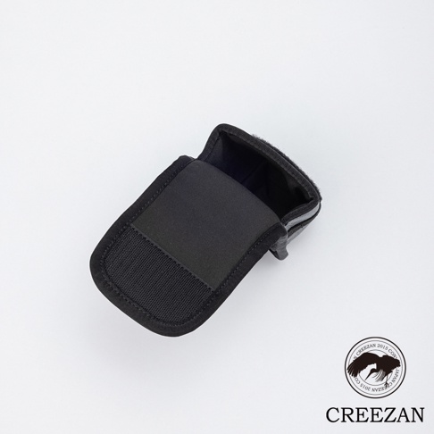 黑色高爾夫球收納腰包，採用尼龍及潛水布材質，設有魔鬼氈開合，可固定於腰帶上。