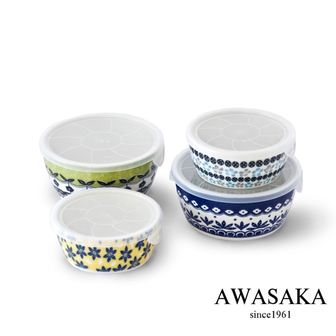 四個附蓋的陶瓷保鮮碗，碗身分別有綠色花紋、藍色幾何圖案、藍色與白色花紋，以及黃色小花圖案。