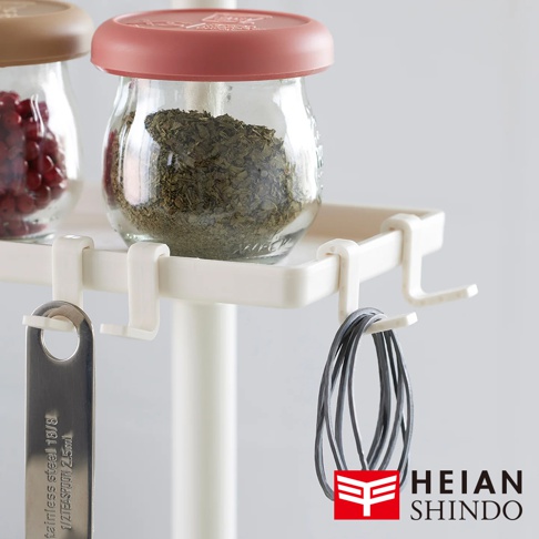 白色塑膠迷你掛勾，設計用於 T-fal 專用架，可掛置金屬量匙和橡膠圈。