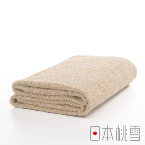 一張米色精梳棉飯店浴巾，折疊置於白色背景上，浴巾質地柔軟，有明顯的織紋。