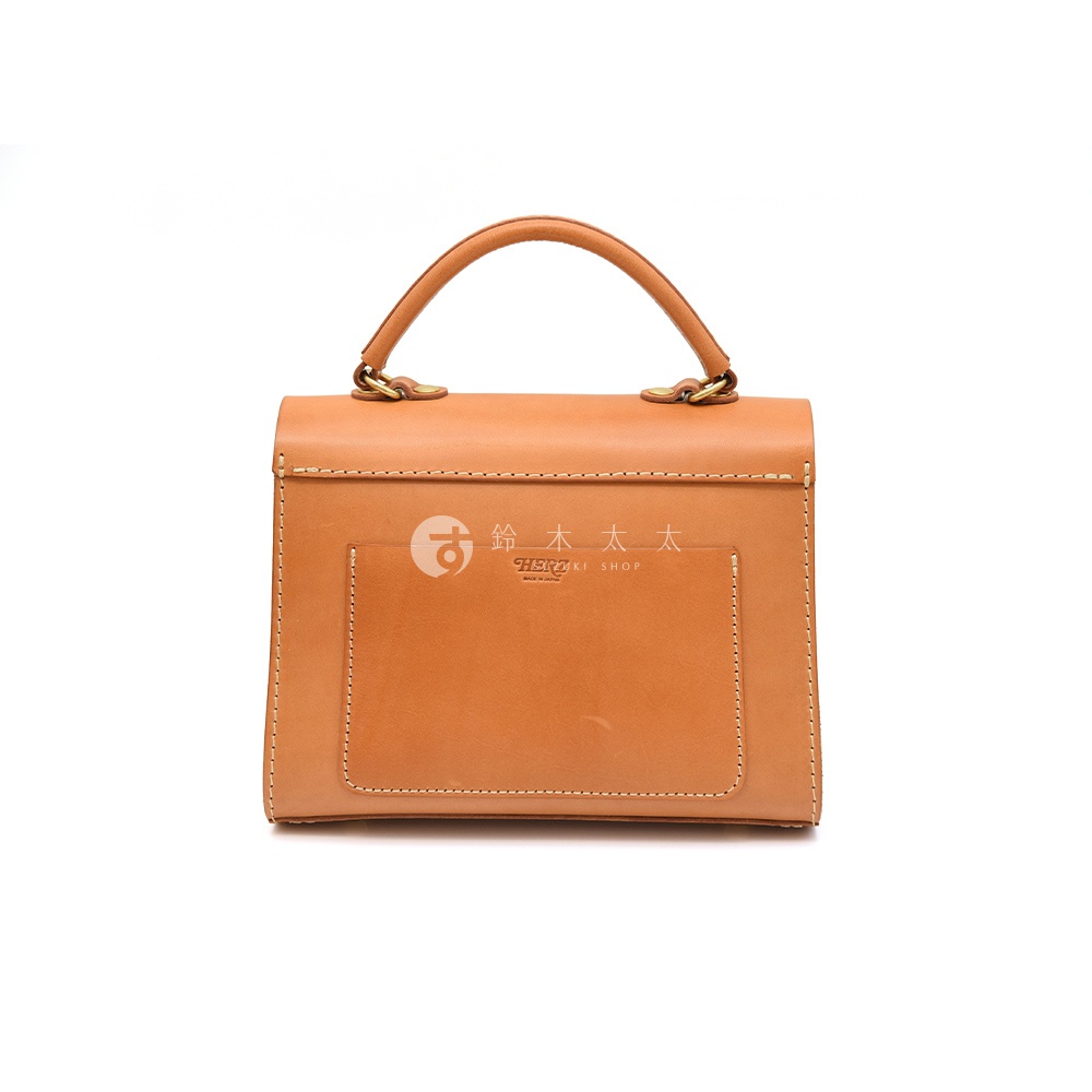 日本HERZ職人手作皮革多功能收納單肩包，淺褐色，附品牌標誌與文字。