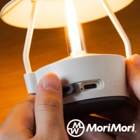 白色圓形LED燈籠，帶有USB-C充電孔和開關，由白色ABS塑膠製成，燈座下方有灰色防滑墊。