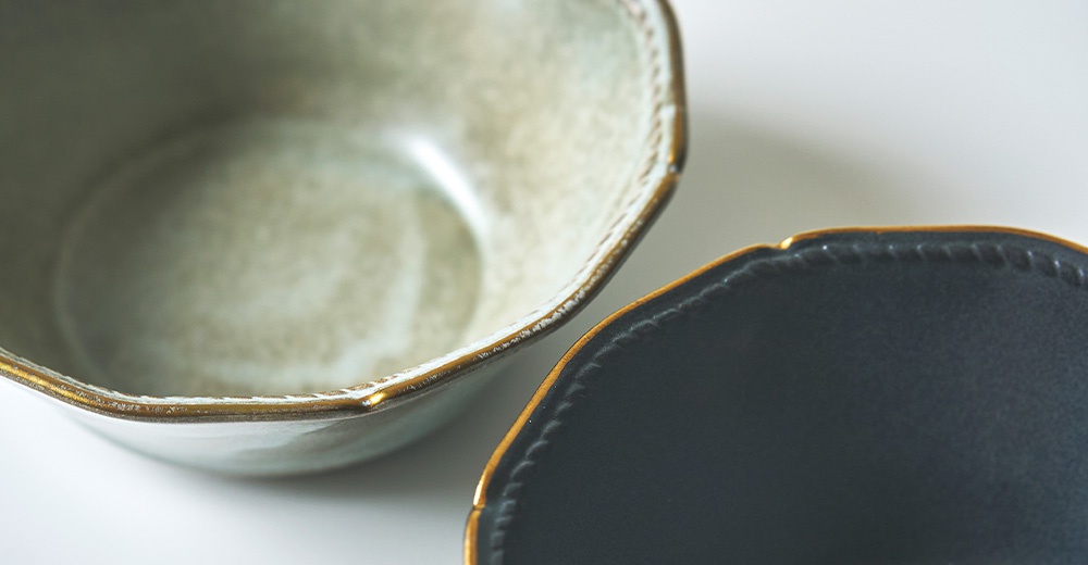 AITO Stitch 美濃燒金彩浮雕復古湯碗，一灰一黑，金邊裝飾，細膩質感