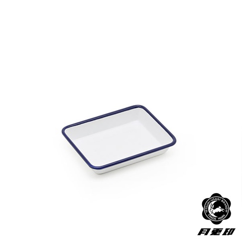 白色琺瑯方形調理盤，邊緣飾有深藍色滾邊，尺寸約為 15.5 公分，容量 300 毫升。