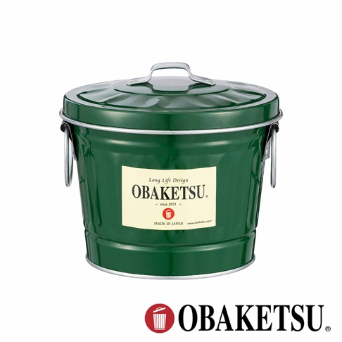 OBAKETSU 品牌綠色迷你桶，帶有把手和蓋子，標籤上印有「Long Life Design OBAKETSU since 1923 MADE IN JAPAN www.obaketsu.com」。