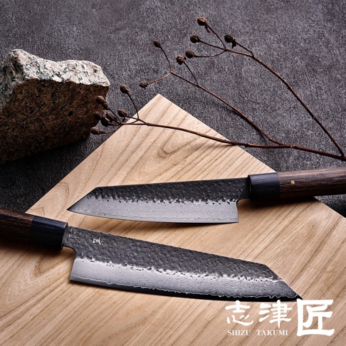 玄 / Bunka 文化刀 14.5cm，日本製造，鍛造大馬士革鋼，手工錘紋，搭配黑檀木手柄，優雅呈現日式職人精神。