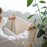 MOKU ORGANIC 有機棉長毛巾，奶油色，觸感柔軟，由100%有機棉製成，以食材染料染色，搭配木製支架。