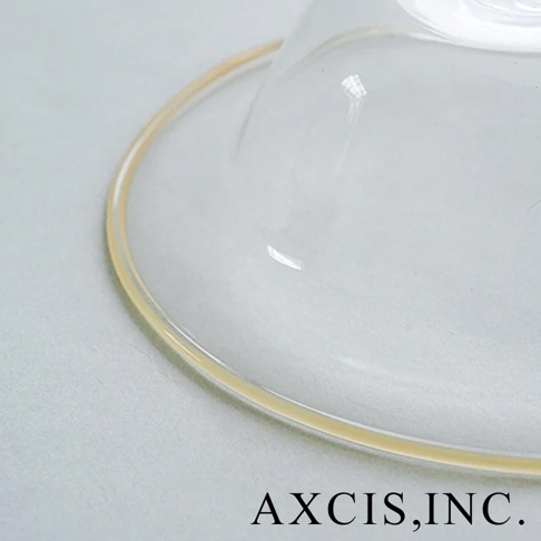 lykke 清透玻璃深型點心碗 M，展示碗的邊緣，材質為透明玻璃，邊緣帶有淺黃色裝飾。