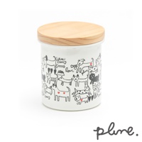 白色琺瑯儲物罐，配有天然木質密封蓋，罐身繪有黑白線條風格的各式狗狗圖案，部分狗狗身上點綴著紅色愛心。