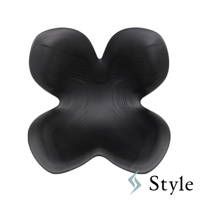 Style 黑色蝴蝶形狀坐墊，帶有紋理和圓點細節