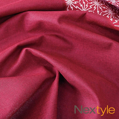 酒紅色布料，帶有細緻的織紋，部分區域可見白色圓形印花圖案，材質應為聚酯纖維或類似的合成纖維。