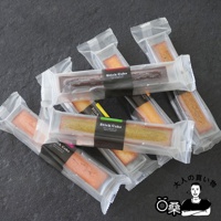 盒裝長條費南雪蛋糕，有多種口味，每個獨立包裝，方便拿取享用