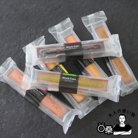 盒裝長條費南雪蛋糕，有多種口味，每個獨立包裝，方便拿取享用
