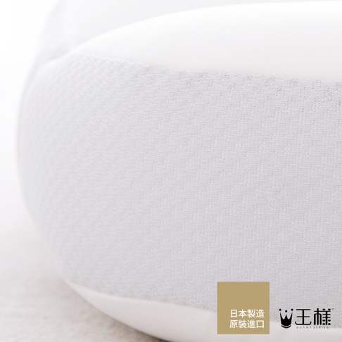 王樣の極夢枕，白色天絲 TENCEL 枕套，具有細緻的網狀紋理。