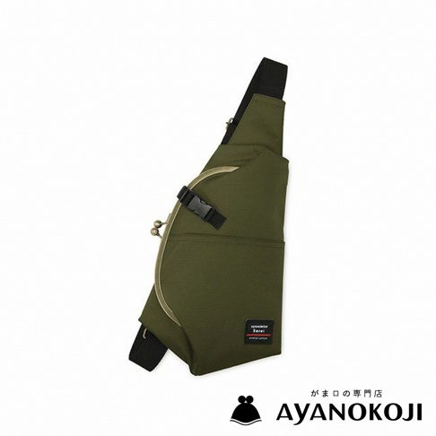 AYANOKOJI 品牌標籤的軍綠色機能布水滴型口金斜背包