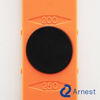 橘色長型迷你家具起重器，頂部有標示「200」的菱形刻紋，中央為黑色圓形止滑墊，下方有標示「250」的菱形刻紋，右側印有藍色品牌 Logo。