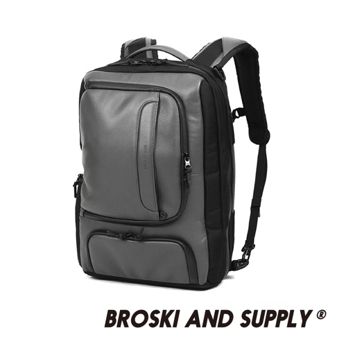 灰色防水真皮革兩用手提後背包，具有多個拉鍊口袋和可調節肩帶，設計簡約實用。