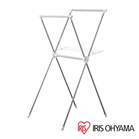 銀色金屬材質的X型曬衣架，兩層掛桿，中間有白色網狀層架，底部四腳有白色防滑墊。