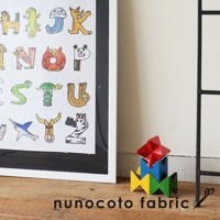 白色無框帆布藝術海報，印有彩色字母與動物圖案，包含馬、水母、袋鼠、猴子、鳥、貓頭鷹、熊貓、蛇、烏龜、牛、斑馬等，風格為手繪插畫。