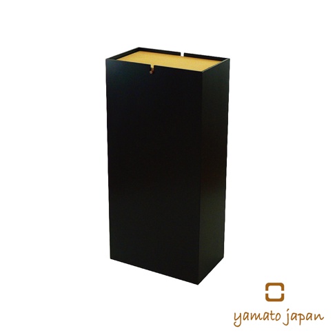 NOPPO 木製風格擺動式垃圾桶，黑色長方形外觀，頂部為木紋色。