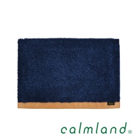 Ward Robe M 尺寸玄關地墊，深藍色絨毛材質，底部有一條淺棕色邊緣，右下角有 Ward Robe 品牌標籤。