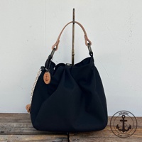 BALON mini 防潑水手提包 (淺褐米 x 墨水黑) 主圖02.jpg