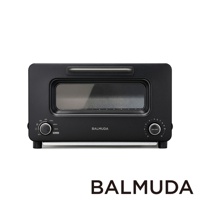 黑色 BALMUDA The Toaster Pro 蒸氣烤麵包機專業版 K11C-SE，配有銀色把手和控制旋鈕，正面有玻璃觀察窗和品牌標誌。