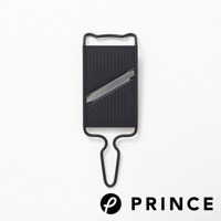 黑色雙刃切片器，帶有金屬刀片和黑色手柄，以縱向條紋設計，置於白色背景上。