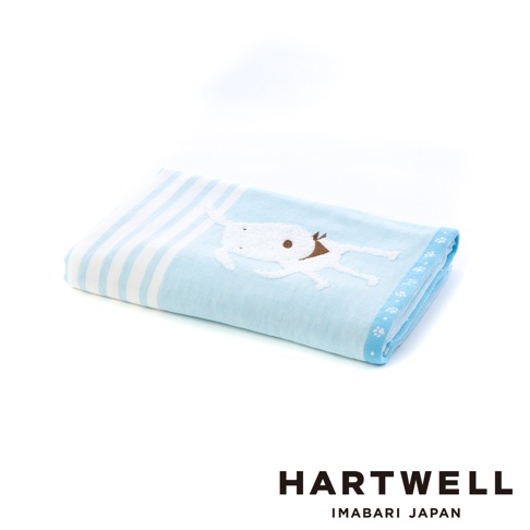 淺藍色今治純棉紗布毛巾，帶有白色條紋和刺繡的白色小狗圖案，小狗戴著棕色領巾，毛巾邊緣飾有小爪子圖案。