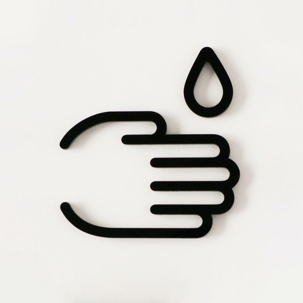 黑色洗手標示牌，以簡約線條構成，描繪一隻手與一滴水滴。