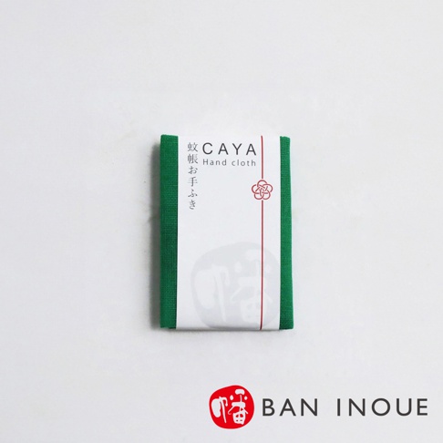 綠色三層蚊帳棉織迷你手拭巾，包裝紙上印有「CAYA Hand cloth」字樣及紅色繩結圖案，尺寸約為37x37公分。
