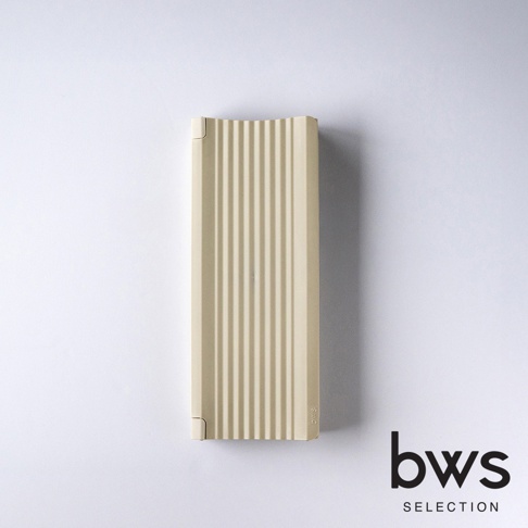 bws SELECTION 廚房IH專用防油污六片式摺疊隔板，米白色，有摺紋設計，可摺疊收納。