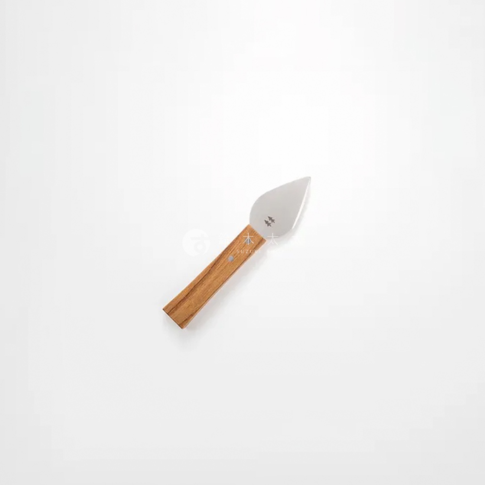 morinoki 硬起司刀，刀刃為銀色金屬材質，呈葉片狀。手柄為木質，顏色呈暖棕色，帶有自然紋理。