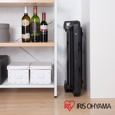 左右溫控電烤盤 WHP-012，黑色烤盤採用可折疊設計，側面有把手和控制按鈕。