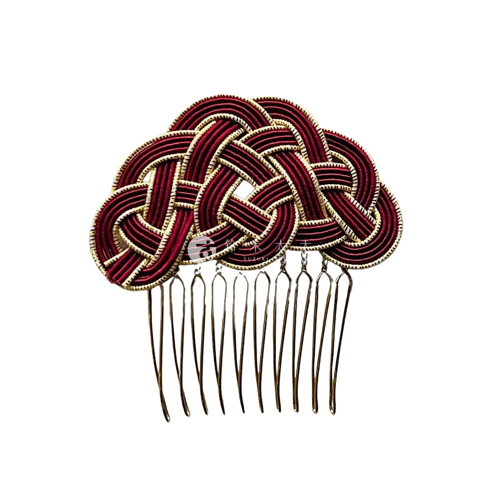 一款酒紅色和金色編織而成的日式水引花結髮叉，帶有金色金屬梳齒。