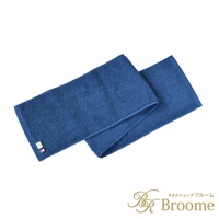 藍色長毛巾，觸感柔軟，適合戶外使用。