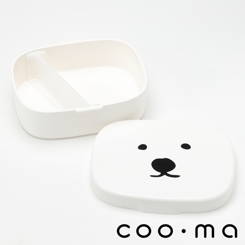 白色方形便當盒，附有可拆卸隔板。盒蓋為白色，印有可愛的黑色熊臉圖案。