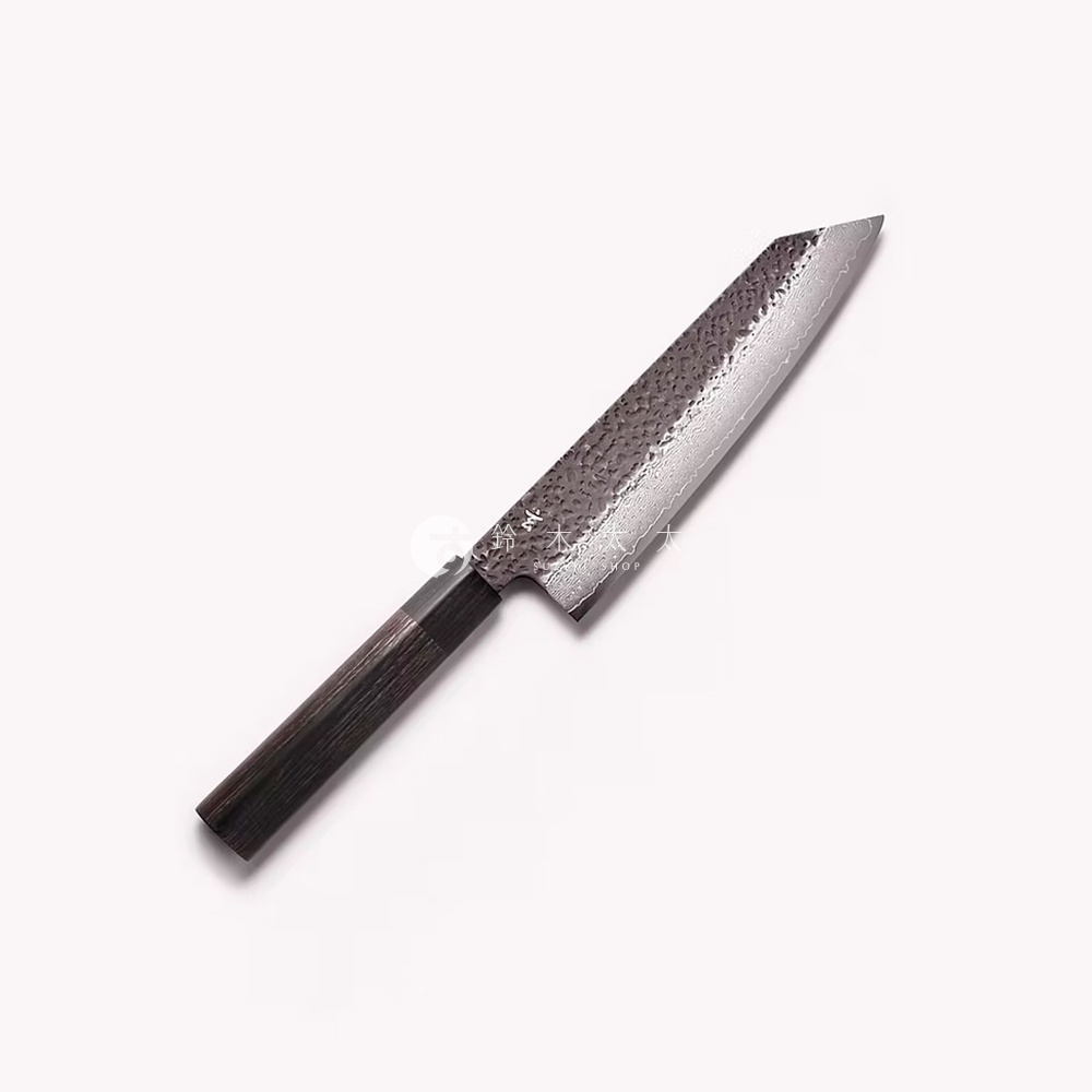 玄 / Bunka 文化刀19cm，具有錘紋鋼刀刃，搭配深棕色木質刀柄，設計簡潔，適合專業廚房使用。
