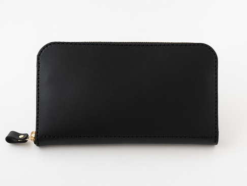 黑色皮革拉鍊長夾，帶有圓角和金色拉鍊細節。